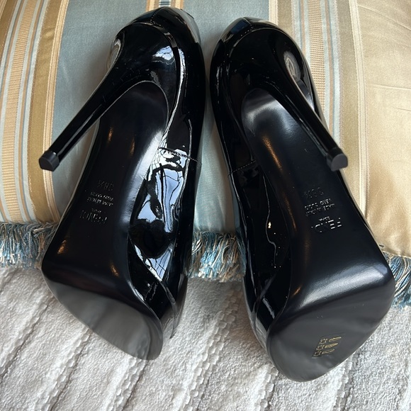 NEW FENDI PATENT HEELS - Picture 3 of 6